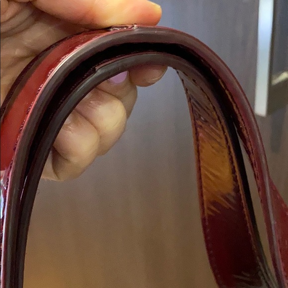 I only use it too times , I have a lot of red bags - Picture 4 of 4